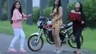 Download lagu Story WhatsApp kekinian..goyang cw cb mp3