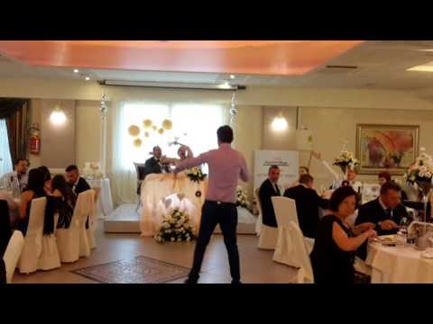 DIVERTIMENTO E ANIMAZIONE AI TAVOLI - FERRETTI VILLAGE - ANIMATORE MATRIMONIO FRANCESCO BARATTUCCI