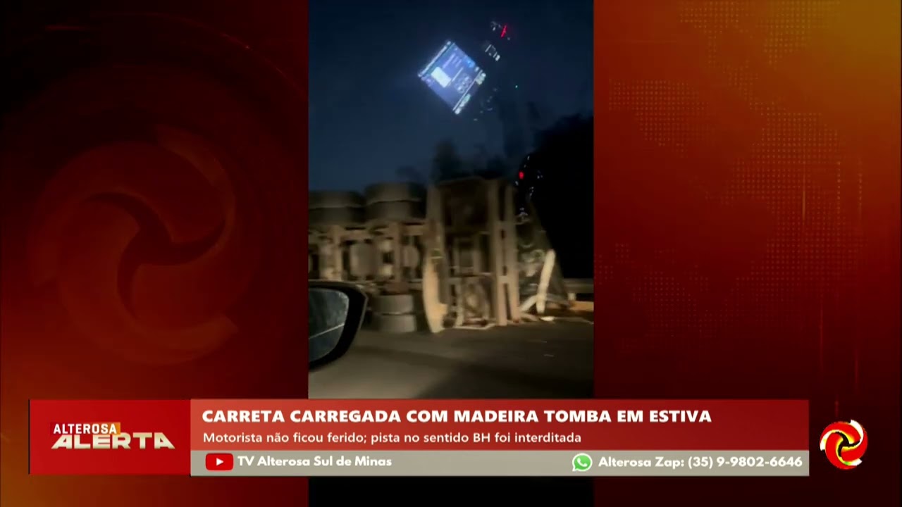 Carreta carregada com madeira tomba e interdita pista em Estiva