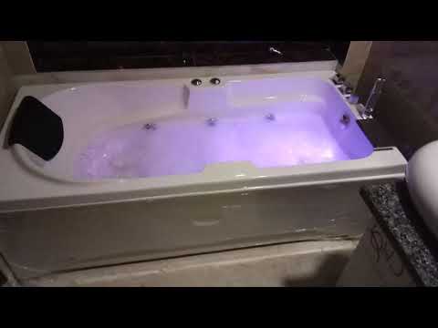 Jacuzzi Tub Maroni