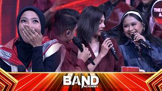 Download lagu April Kepincut Personil Gelas Merah! Tebak Siapa? | Band Academy mp3