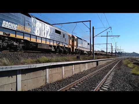 8182 & 8149 on Robel set at Lithgow NSW. 22nd Feb 2019