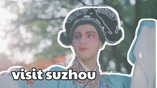 A man came to Suzhou to learn Kunqu Opera, and he looked amazing in his costume!男子来苏州学习昆曲，穿上戏服太惊艳了！
