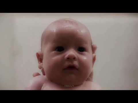 Big Fish (2003): Ed's mother has an unusual birth