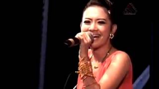Download lagu CAKA - Rena KDI [MONATA] [LIVE IN PEKAN RAYA BLITAR] mp3