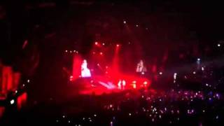 Sammi and Hanjin in Genting 2011 (Yi Bu Yi Bu Lai)