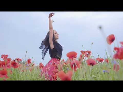 FANTASTIC 4K HDR   Girl dancing happily in a field of flowers