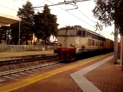 E.655.192 “Cargo” sul TC La Spezia Migliarina - Padova Interporto in transito a Terme Euganee