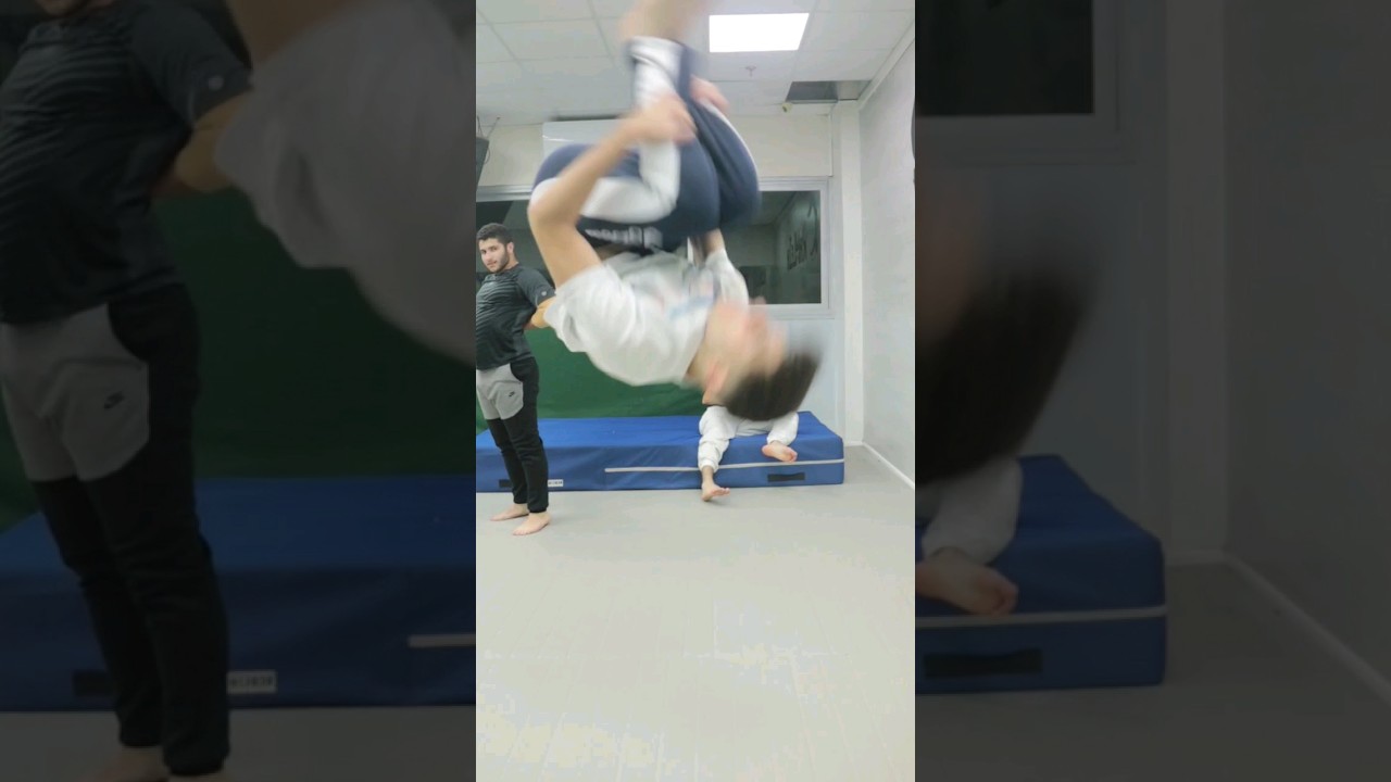 train with 2000 ping its hard #capoeira #flips #tricking #backflip #viral