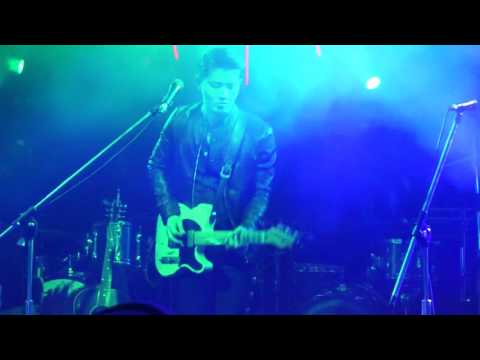 อย่าเล่นกับไฟ - Pae Arak And The Pisat Band Feat. Dyo (Brown Flying)