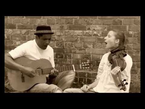 Erick MANANA & JENNY - "2CV-dRandria"