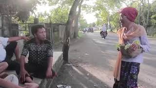 Download lagu LUCU BANGET ! VIDEO LUCU NENEK-NENEK NAIK OJEK di LOMBOK mp3 Download lagu LUCU BANGET ! VIDEO LUCU NENEK-NENEK NAIK OJEK di LOMBOK mp3