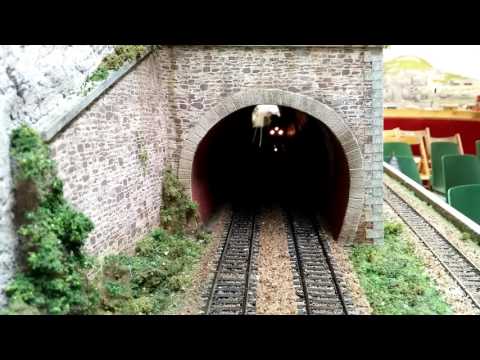 DOPPIA DI E.189 CON CARRI MERCI SUL PLASTICO DEL CUNIFER A BORGO S.DALMAZZO.(CN 21 - 10 - 2016