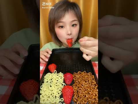 MAGGIE AND STRAWBERRY | #asmr #food #kawaiieatingasmr