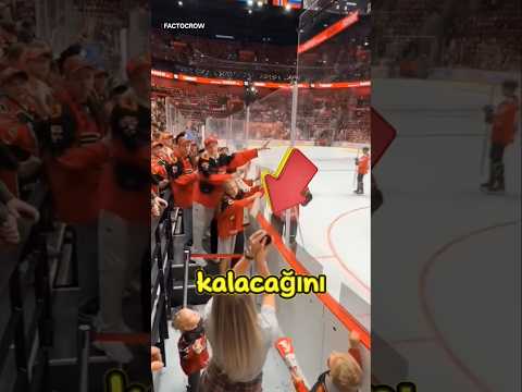 Ağlayan Kıza Gelen Beklenmedik Sürpriz❗