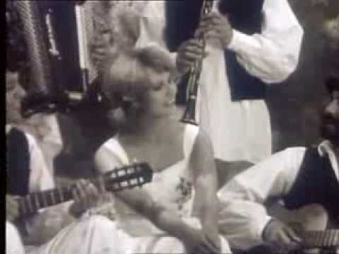 Vera Cvetko i Backi medaljoni  - Jedno jutro cim je zora svanula