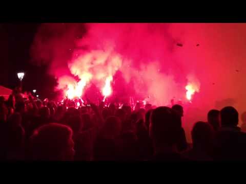 Powitanie piłkarzy Cracovii na Rynku w Krakowie