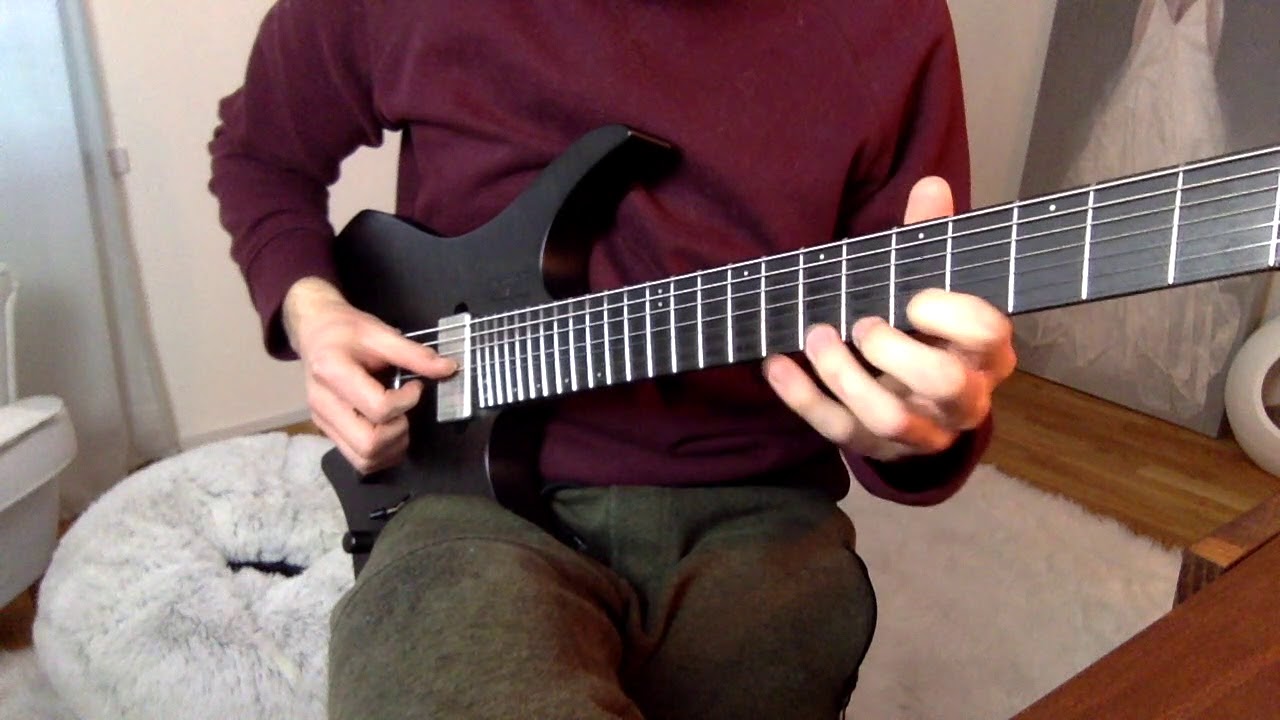 Roberto Barlocci playing the AC/DC Thunderstruck intro lick on electric guitar