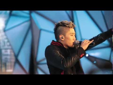 111103 재범 Style Icon Awards 2011 / girl friend