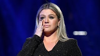 Kelly Clarkson TEARS UP Paying Tribute To Texas School During 2018 Billboard Music Awards