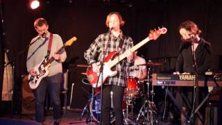 Day Ravies, perform  Halfway up a hill, live at The Brisbane Hotel, 14.11.2015