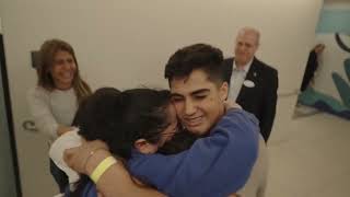 דניאלה, לירי, נעמה וקרינה במפגש עם בני משפחותיהן (עדכוני משרד ראש הממשלה) - התמונה מוצגת ישירות מתוך אתר האינטרנט יוטיוב. זכויות היוצרים בתמונה שייכות ליוצרה. קישור קרדיט למקור התוכן נמצא בתוך דף הסרטון