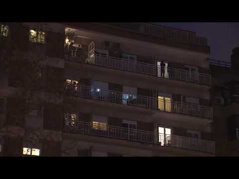 Cuarto día de aplausos en apoyo a profesionales que trabajan contra pandemia