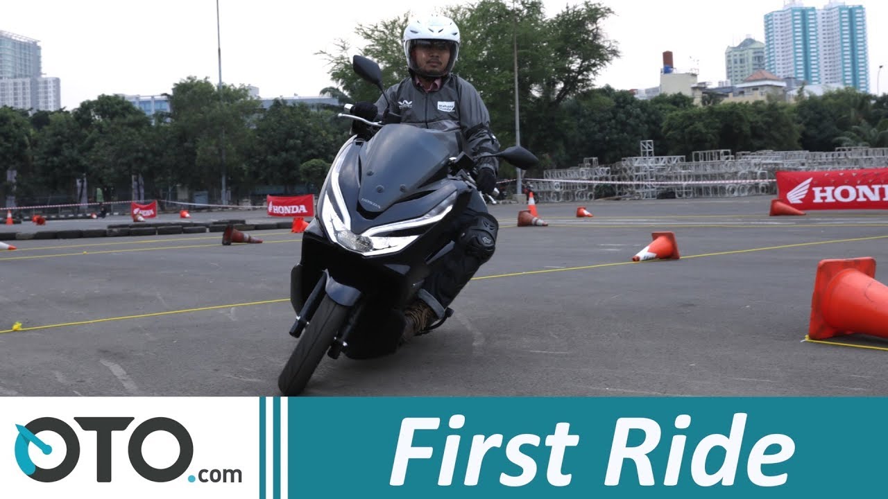 Honda PCX Hybrid | First Ride | Ngacir! | OTO.com