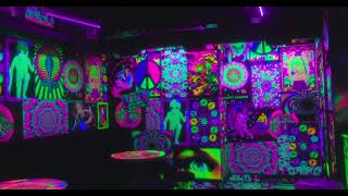 Blacklight Poster Club - Rooms That Glow