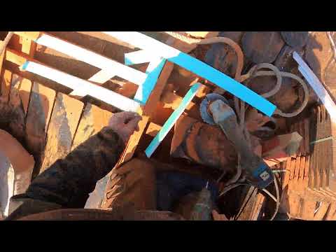 Rechte fliehende Biberschwanzkehle an Trapezgaube - Teil 6 - Biberschwanzdach in Leisnig