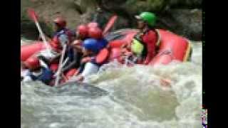 preview picture of video 'arung jeram / Rafting Main Air.3gp'