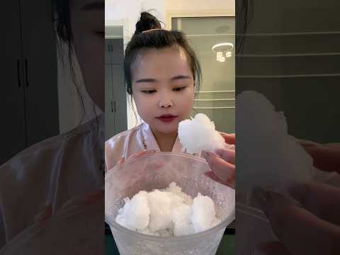 ASMR CRUSHED ICE EATING