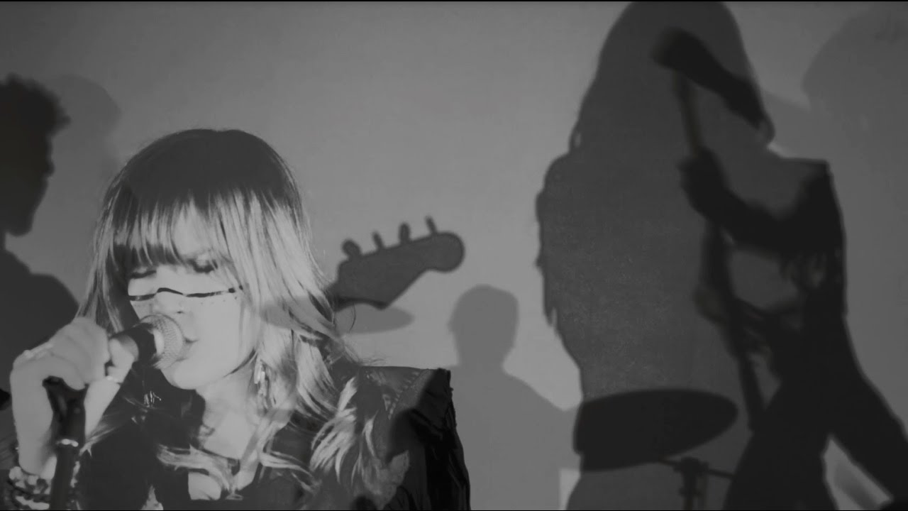 Black Mirrors — Funky Queen