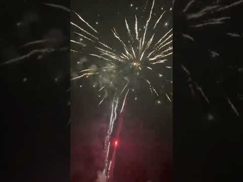 HUGE finale Fireworks at the park w/ @clexpyro & @JustPlanePyro not bad for #streepyros