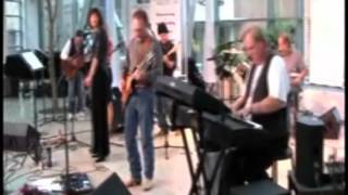 Julie Towns singing "I Can't Tell You Why"