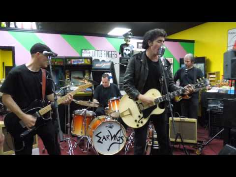 THE EARWIGS PERFORM "HERE COME THE EARWIGS" & "MEN IN BLUE" - 5/2/2014