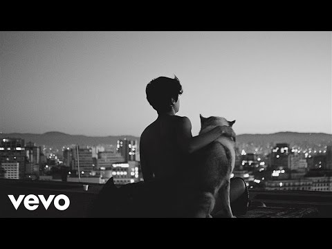 Thiago Pethit - MOON (Official Music Video) (Explicit)