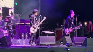 Joan Jett &amp; The Blackhearts - Fake Friends - LIVE