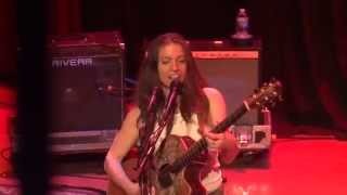 Ani DiFranco - Not a Pretty Girl (live in San Diego)