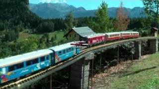 preview picture of video 'LGB  Trains miniatures RhB Arosa.avi'