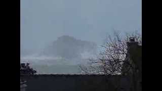 preview picture of video 'Ouessant Tempête 5 février 2014 Baie de Lampaul (Gde Roche)'