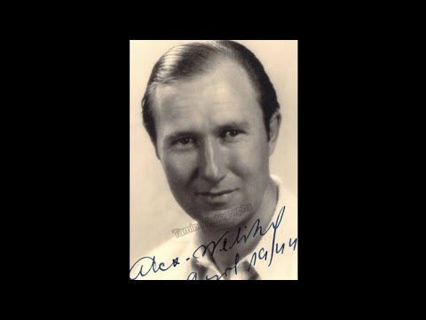 24 basses and bass-baritones sing Grand Inquisitor's low E from Verdi's Don Carlo