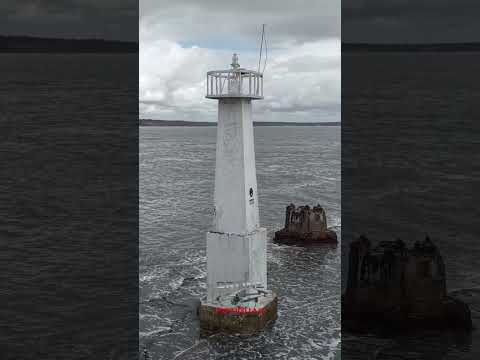 Farol da Baia da Traição no meio do mar #baiadatraicao #farol #lighting