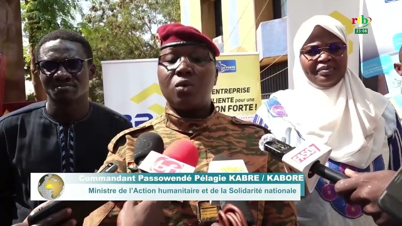 Solidarité «Dɛmɛ Sira »: la Banque Postale fait, don de vivres  au ministère de l’Action humanitaire