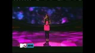 Jessica Sanchez saved by Jennifer Lopez while singing at the stage American Idol