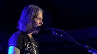 Download lagu Myles Kennedy plays ‘Love Can Only Heal’ live in Boston, MA on 1/27/25 mp3