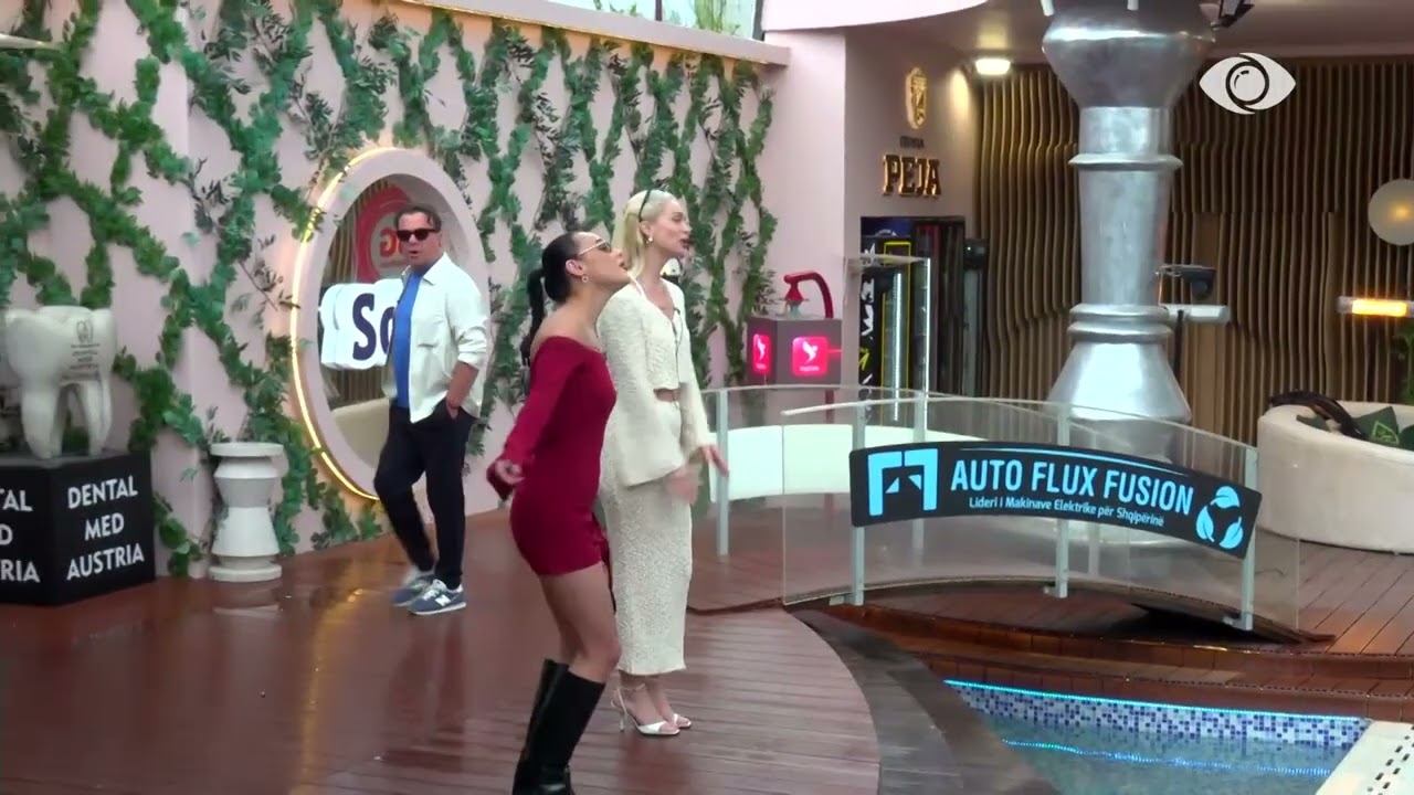 “Shi bie në Tiranë”/ Danja, Egli dhe Laerti këndojnë në oborr