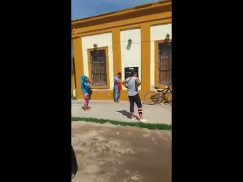 Cajeros con largas filas y sin distancia social