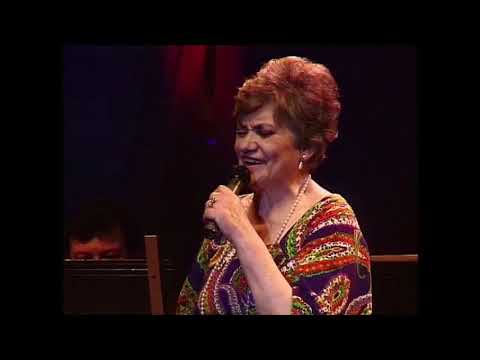 Gaál Gabriella: Minden piros, fehér rózsát