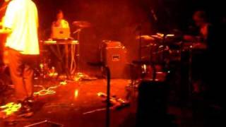 Micachu and the Shapes perform Curly Teeth